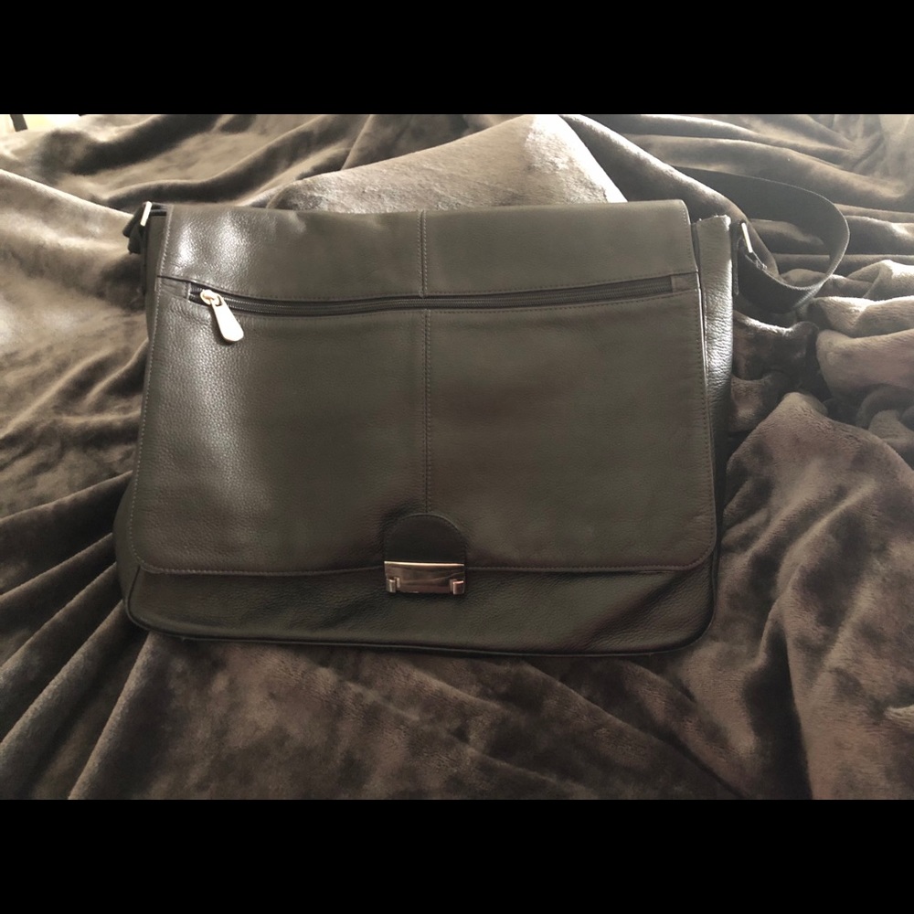 Perry Ellis Leather Messenger Bag